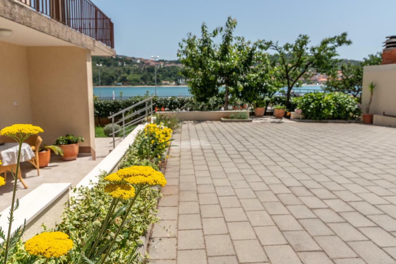Apartments Flora Trogir Exterior foto